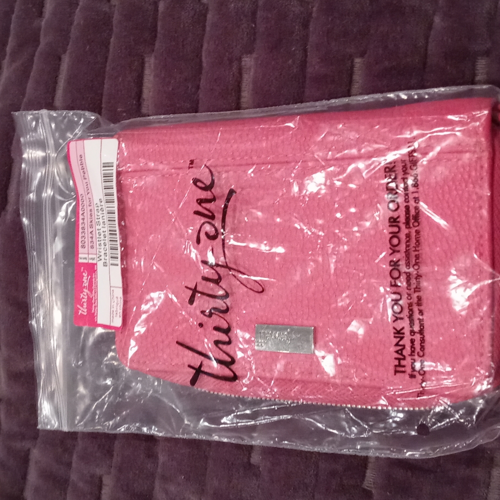 Thirty- one Jewell pebbled wallet